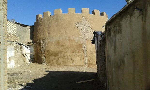 حمایت شرکت بازآفرینی شهری ایران از احیای بنای تاریخی برج و
باروی زنجان  