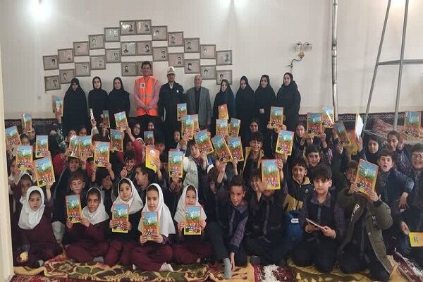 دانش‌آموزان ابرغانی با اصول عبور ایمن از جاده آشنا
شدند