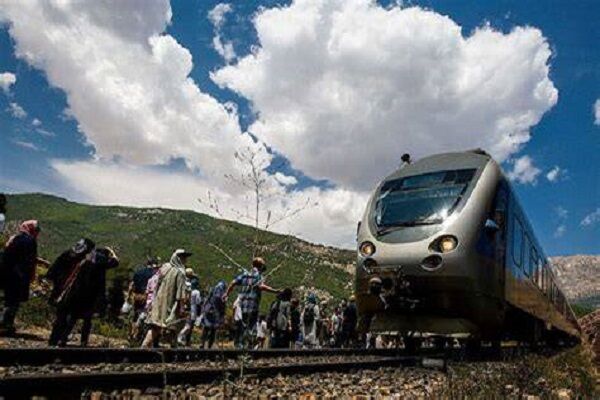 دومین قطار گردشگری مثلث طلایی به یزد وارد میشود