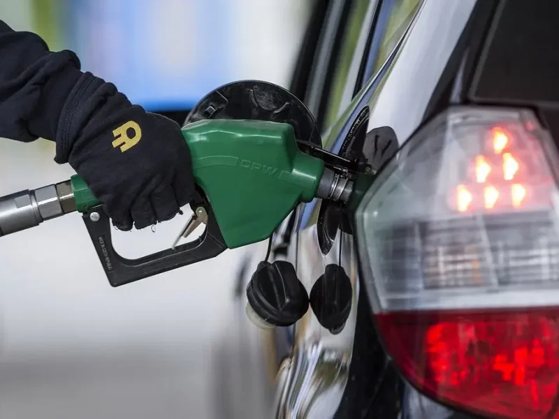 راهکار دولت برای سوخت خودروها و نرخ سوم بنزین | روی مردم عادی فشاری نیست