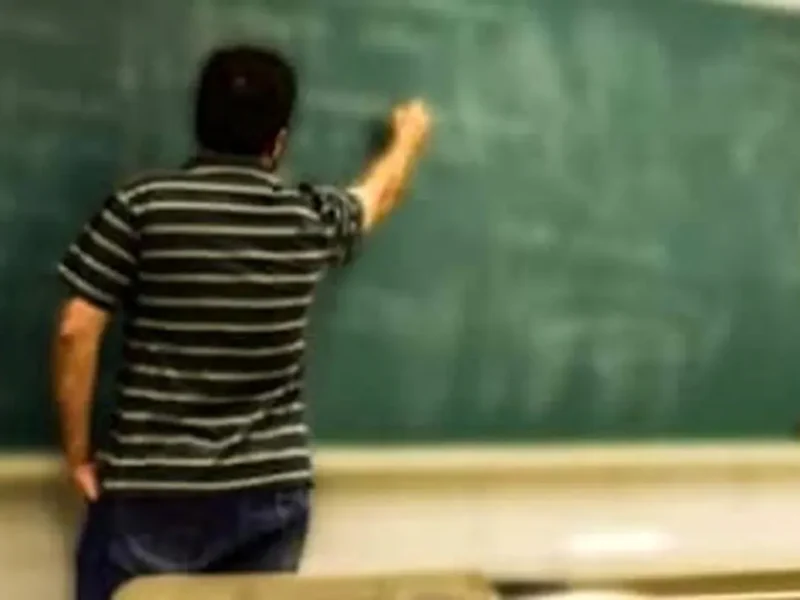 سرنوشت میلیاردها تومان پس‌انداز معلمان؛ آینده چه می‌شود؟