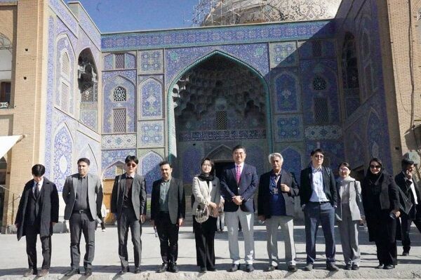 سفیر کره جنوبی از قلب بافتهای تاریخی و پروژههای بازآفرینی
اصفهان بازدید کرد