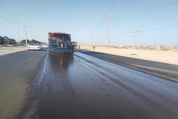 عملیات بهسازی و روکش آسفالت محور کرمان – باغین در حال انجام
است