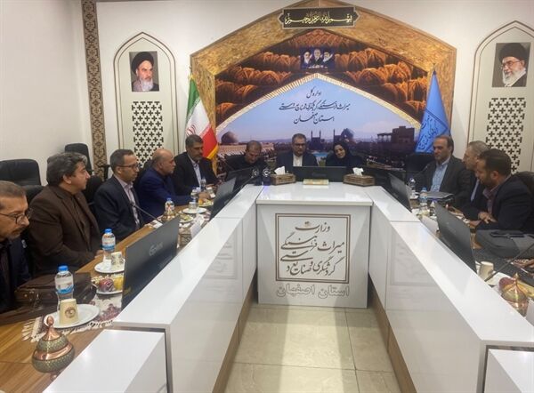 نشست هم‌اندیشی بررسی پدیده فرونشست استان اصفهان برگزار
شد