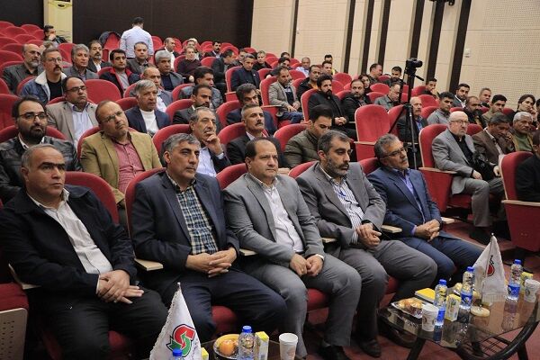 نشست هماندیشی سرپرست اداره کل راهداری و حمل و نقل جادهای
استان کرمانشاه با پیمانکاران و مشاوران