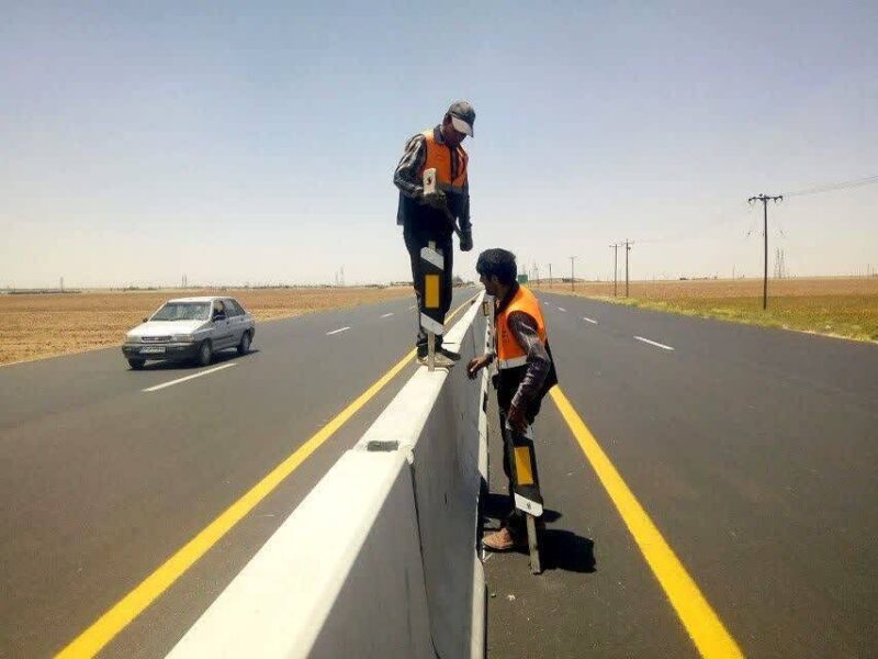 نصب و تعمیر ۱۸ هزار تابلو و ۱۱۲۰ شاخه گاردریل در جادههای
همدان