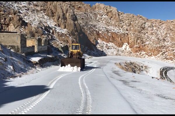 و️یدیو| عملیات برف روبی و بازگشایی گردنه ته ته در محور
سه‌راهی شهدا شهرستان پاوه استان کرمانشاه