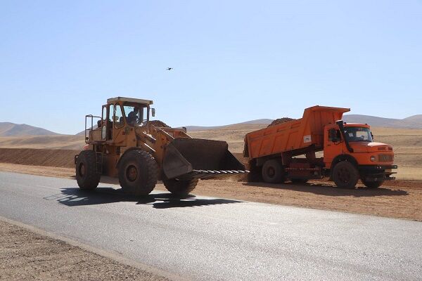 و️یدیو | عملیات بهسازی و روکش آسفالت محور شریانی چهارزبر به
کوزران به طول ۱۲.۷ کیلومتر استان کرمانشاه