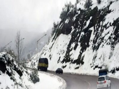 گردنه مائین بلاغ تکاب در آذربایجان غربی برفی است