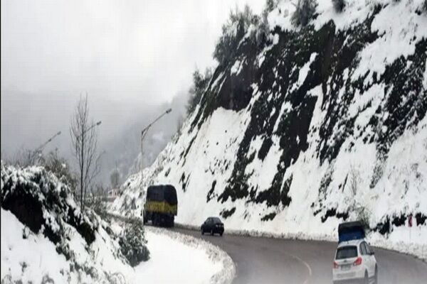 گردنه مائین بلاغ تکاب در آذربایجان غربی برفی است