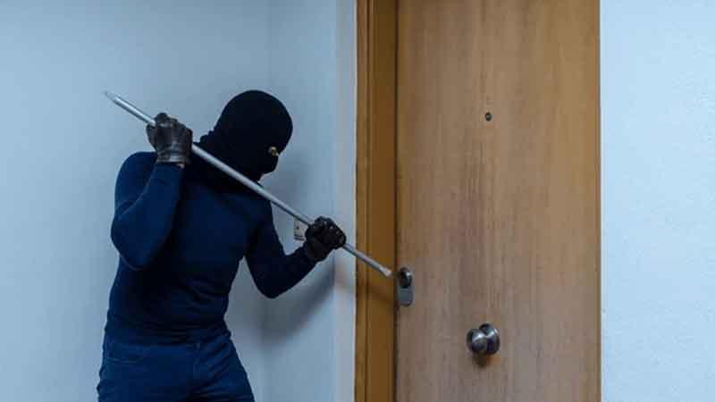 پیشگیری از شکستن درب ضد سرقت با ۲ راهکار اساسی