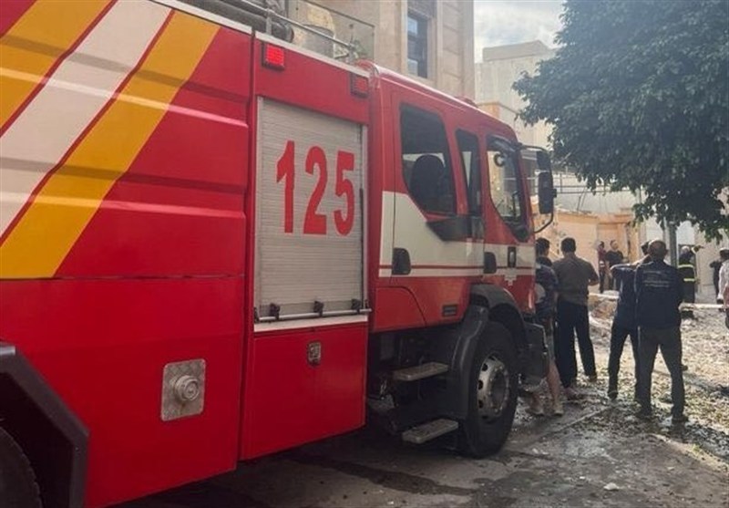 آتش‌سوزی در برج مسکونی ۲۰ طبقه دهکده المپیک؛ ۱۰ نفر نجات یافتند
