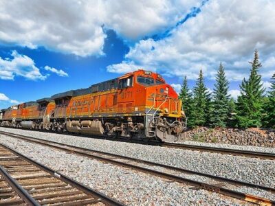 آغاز نخستین بارگیری ۱۵۰ هزار تن سیمان صادراتی در ایستگاه
سواریان قم