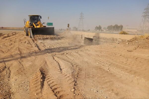 اجرای عملیات تنقیه و لایروبی ۳۵۰ دستگاه پل در محورهای
مواصلاتی استان سمنان