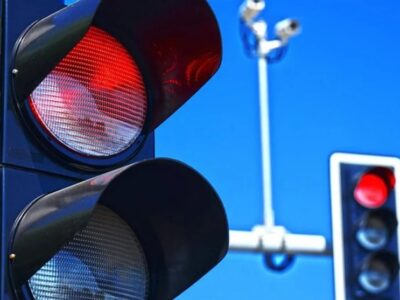 اولین چراغ راهنمایی هوشمند “زمان صفر” عملیاتی شد