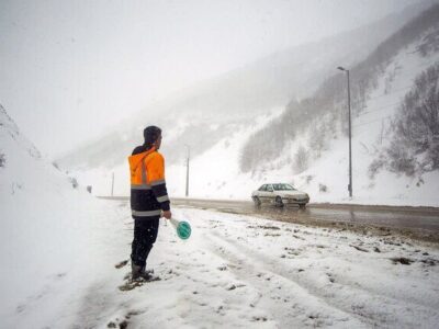 بارش برف در ۳ محور جادهای استان فارس