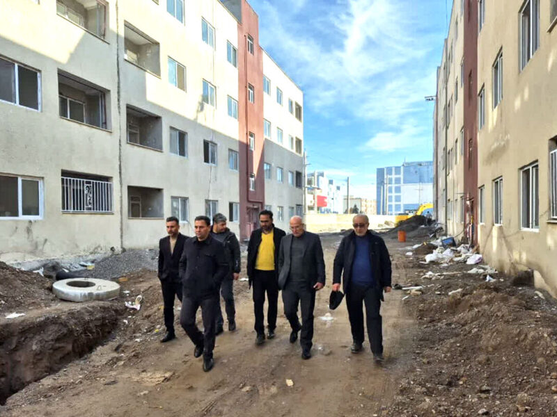 بازدید ذیحساب سازمان ملی زمین و مسکن از پروژه ۳۶۸ واحدی مسکن
مهر میانه