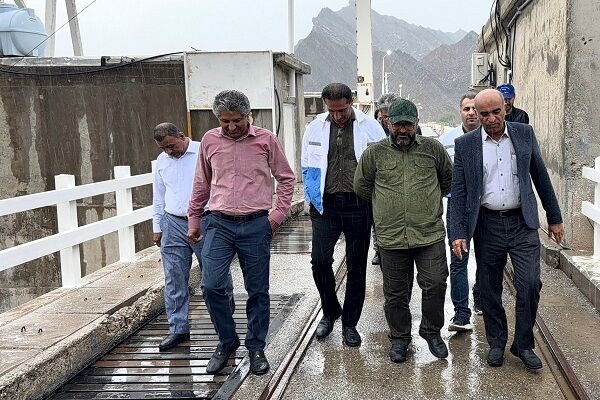 بازدید مدیرکل راه و شهرسازی هرمزگان از محورهای شرق استان و
سد استقلال
