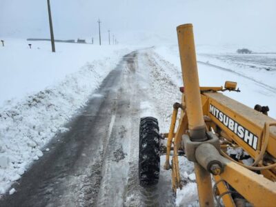 بازگشایی ۵۰ راه روستایی در نهاوند با اجرای ۴۵۰ کیلومتر باند
برف‌روبی / تداوم کولاک در محور نهاوند–نورآباد