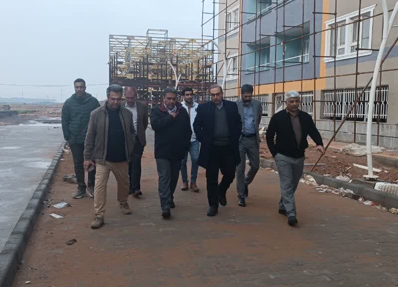 ببینید| بازدید معاون سازمان ملی زمین و مسکن و مدیرکل راه و
شهرسازی خوزستان از پروژه ۲ هزار واحدی نفت اهواز