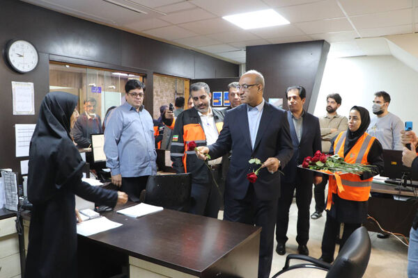 ببینید | تبریک روز زن و مادر توسط استاندار به بانوان اداره
کل راهداری و حمل و نقل جاده ای استان کرمانشاه