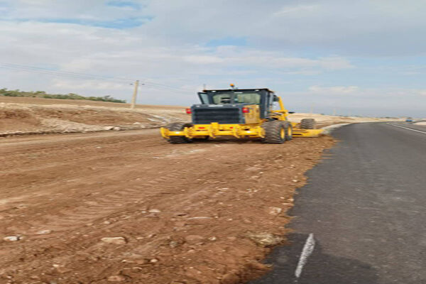 ببینید| تداوم عملیات شانه سازی و رفع اختلاف ارتفاع سطح شانه
با جاده محور ریخک به قره بلاغ سرپل ذهاب استان کرمانشاه