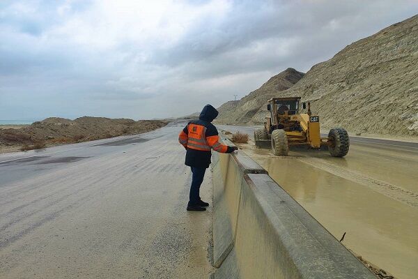 ببینید| تلاش راهداران جهت پاکسازی محور موصلاتی استان
هرمزگان