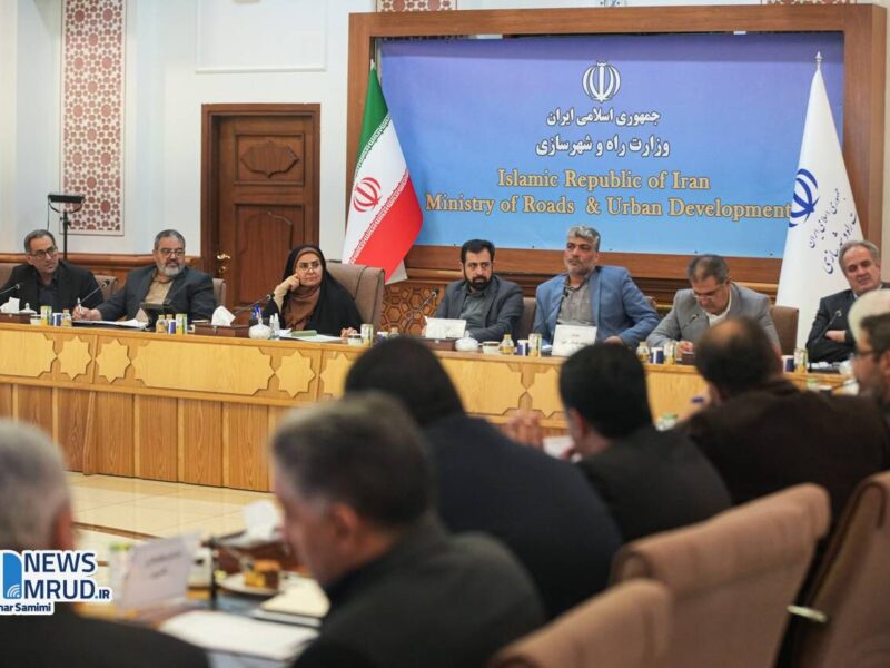 ببینید | جلسه کمیته پدافند غیرعامل وزارت راه و شهرسازی با
حضور وزیر