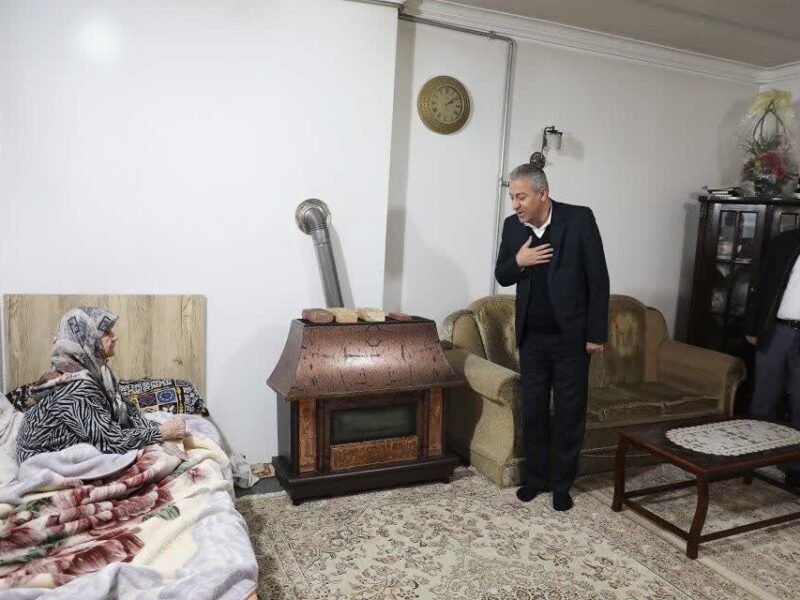 ببینید| دیدار مدیرکل راه و شهرسازی آذربایجان غربی با خانواده
۲ شهید