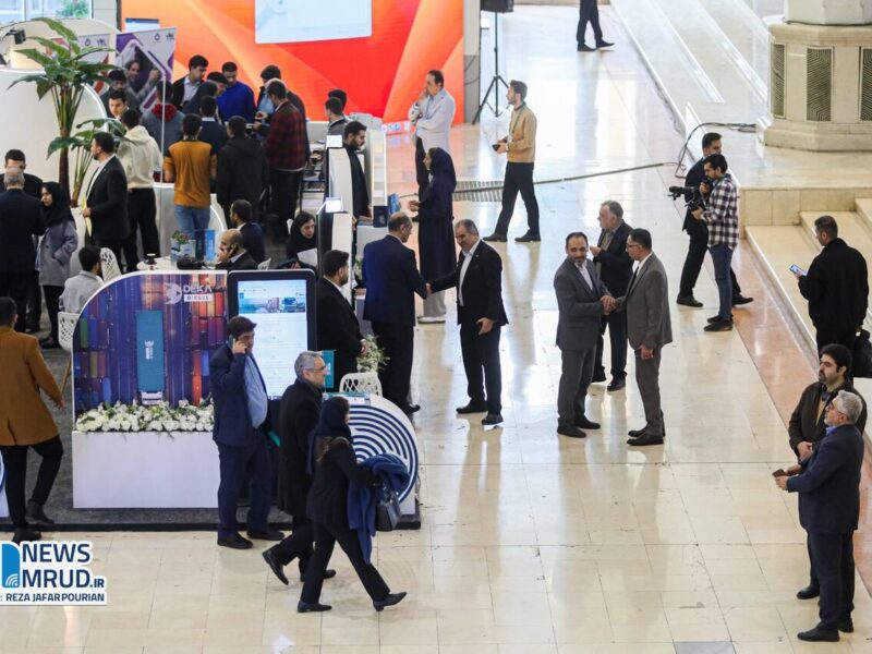 ببینید| روز سوم از نهمین نمایشگاه حمل و نقل لجستیک و صنایع
وابسته