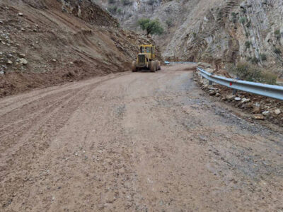 ببینید| ریزش برداری، رفع انسداد و پاکسازی سطح جاده از گل و
لای مسیر جوانرود_بانی لوان استان کرمانشاه