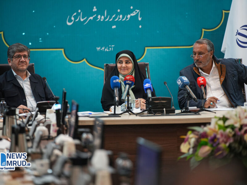 ببینید| مراسم امضای قرارداد و تفاهم نامه سرمایه گذاری بخش
خصوصی برای توسعه مرکز لجستیک آپرین و ناوگان ریلی