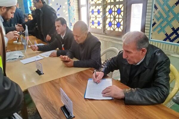 ببینید| میزخدمت اداره کل راهداری و حمل و نقل جاده ای
آذربایجان شرقی به مناسبت گرامیداشت هفته حمل و نقل