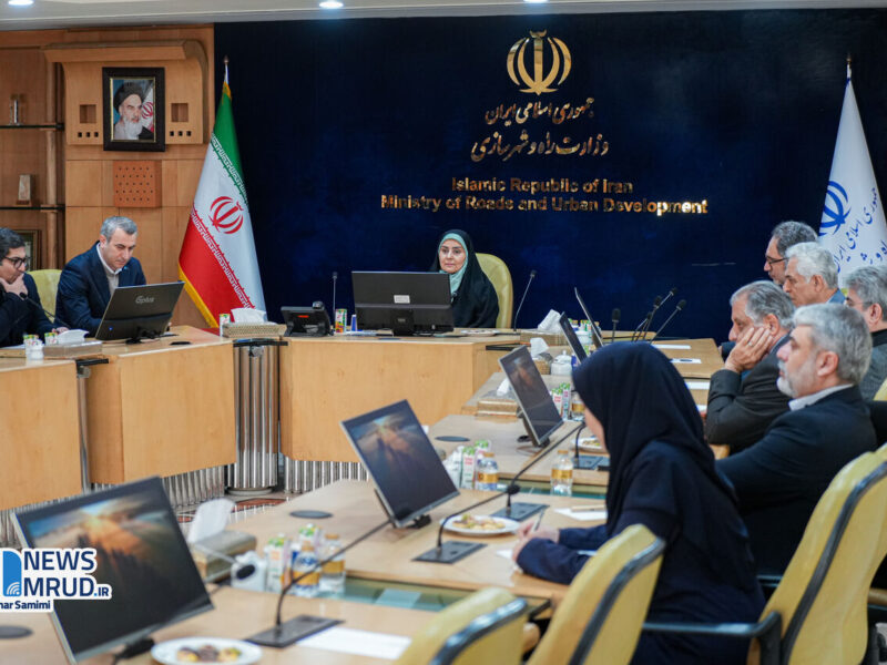 ببینید | نشست بررسی نهایی طرح مشارکت ایده پردازی باز طراحی
مفهومی معماری داخلی ترمینال یک فرودگاه امام خمینی (ره) با حضور وزیر
راه و شهرسازی