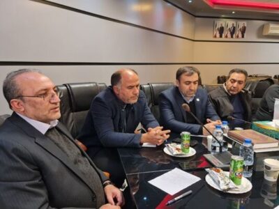 ببینید| نشست بررسی چالش‌های حمل‌ونقل در ماکو و پایانه مرزی
بازرگان با حضور مدیرکل راهداری آذربایجان‌غربی