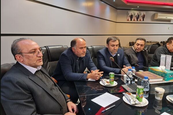 ببینید| نشست بررسی چالش‌های حمل‌ونقل در ماکو و پایانه مرزی
بازرگان با حضور مدیرکل راهداری آذربایجان‌غربی