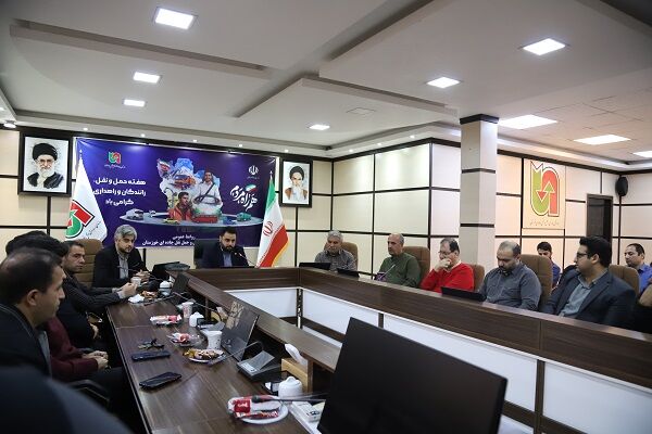 ببینید| نشست صمیمانه مدیرکل راهداری و حمل و نقل جاده ای
خوزستان با کارکنان اداره کل