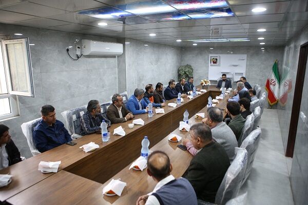 ببینید| نشست مدیرکل راهداری و حمل و نقل جاده ای خوزستان با
مدیران شرکت های مسافربری شهرستان اهواز