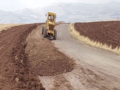 ببینید| ️تداوم عملیات بهسازی راه، شن ریزی، تسطیح و تراکم در
راه روستایی خانم آباد در روانسر استان کرمانشاه