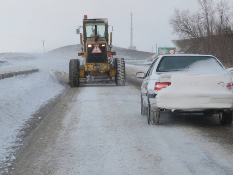 برف‌روبی بیش از ۸ هزار کیلومتر باند جاده‌ای در همدان/
بازگشایی ۶۸ راه روستایی در شبانه‌روز گذشته