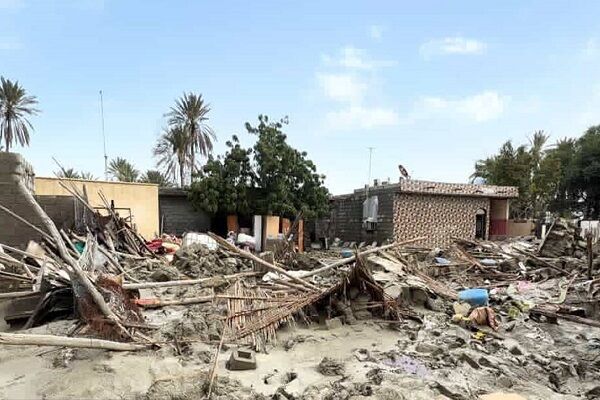 بسیج همگانی برای بازسازی روستای سیل زده مهرگی سیریک در
هرمزگان