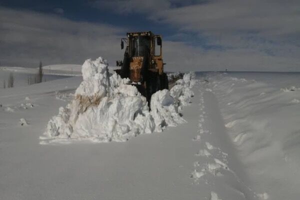 بیش از ۳۰۰۰ کیلومتر از محورهای مواصلاتی اصلی و روستایی
آذربایجان غربی برف روبی شد