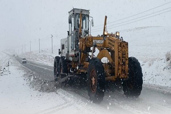 بیش از۳۰۰۰ کیلومتر از محورهای مواصلاتی اصلی و روستایی
آذربایجان غربی برفروبی شد