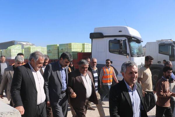ب️بینید| بازدید رییس سازمان راهداری وحمل‌ونقل جاده‌ای از
پایانه مرزی سومار