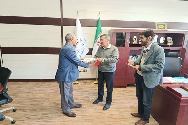 تجلیل مدیر کل از آزاده سرافراز وجانباز راه و شهرسازی استان
سیستان و بلوچستان