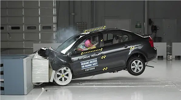 تست تصادف خودرو باید قانون شود؛ خودروساز داخلی بدون الزام زیر بار نمی‌رود