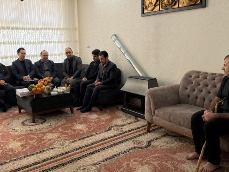 تقدیر و دلجویی مدیرکل راهداری قزوین از همکار آسیب‌دیده حین
انجام وظیفه