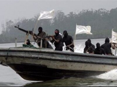 تلاش برای گروگانگیری و ربودن یک کشتی ایرانی در آب‌های سرزمینی