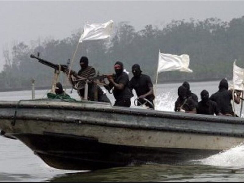 تلاش برای گروگانگیری و ربودن یک کشتی ایرانی در آبهای سرزمینی