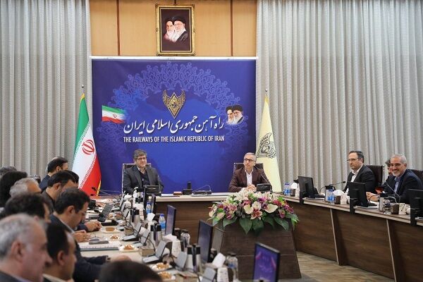 توسعه قطارهای حومه‌ای؛ راهکار کاهش ترافیک و مصرف
سوخت